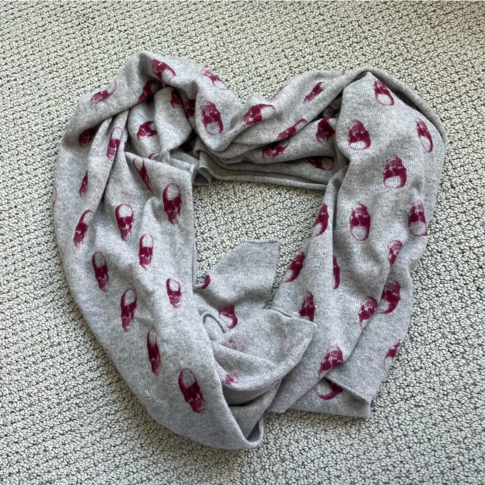 SKULL CASHMERE scarf/wrap - Picture 2 of 6